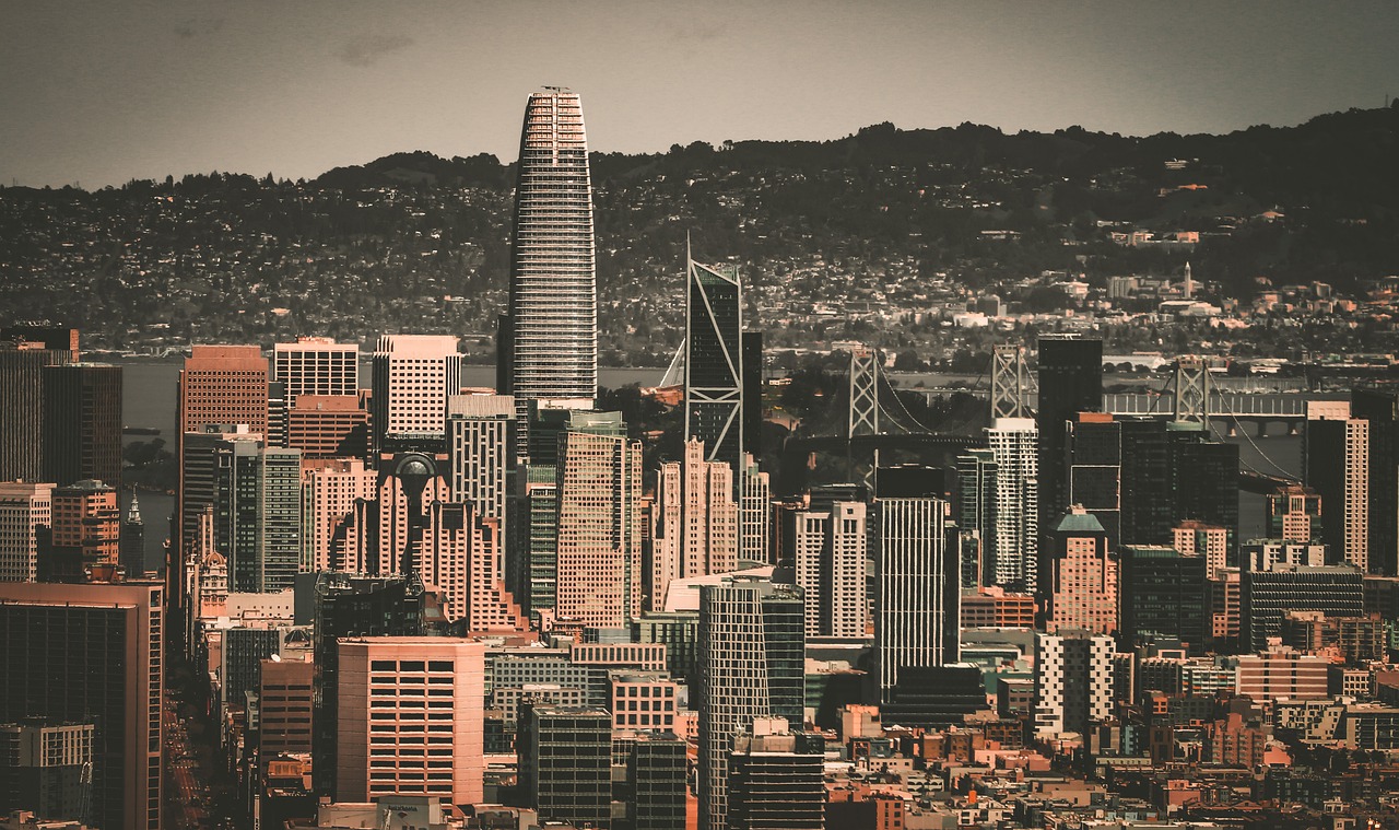 英超第33輪補賽狼隊1-5曼城 德布勞內大四喜斯特林破門.